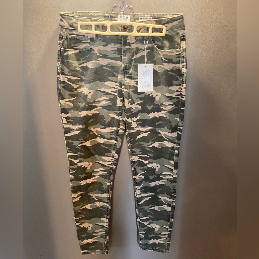 Kensie Camo Skinny Jeans NWT size 8/29